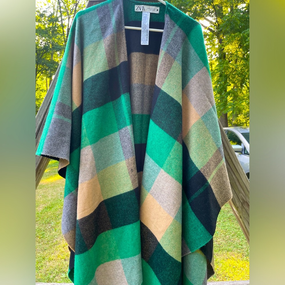 ZARA Plaid Poncho Sweater Campfire Camp Cabin Fringe Boho Green Medium Festival